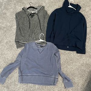 BUNDLE of women’s XL sweater/hoodies